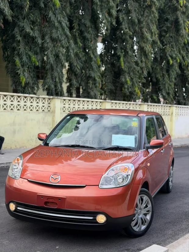 Mazda Verisa 2009 Orange