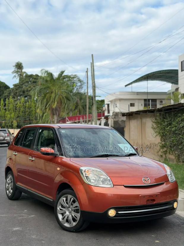 Mazda Verisa 2009 Orange