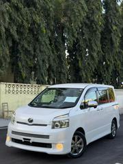 Toyota Noah 2009 White for sale