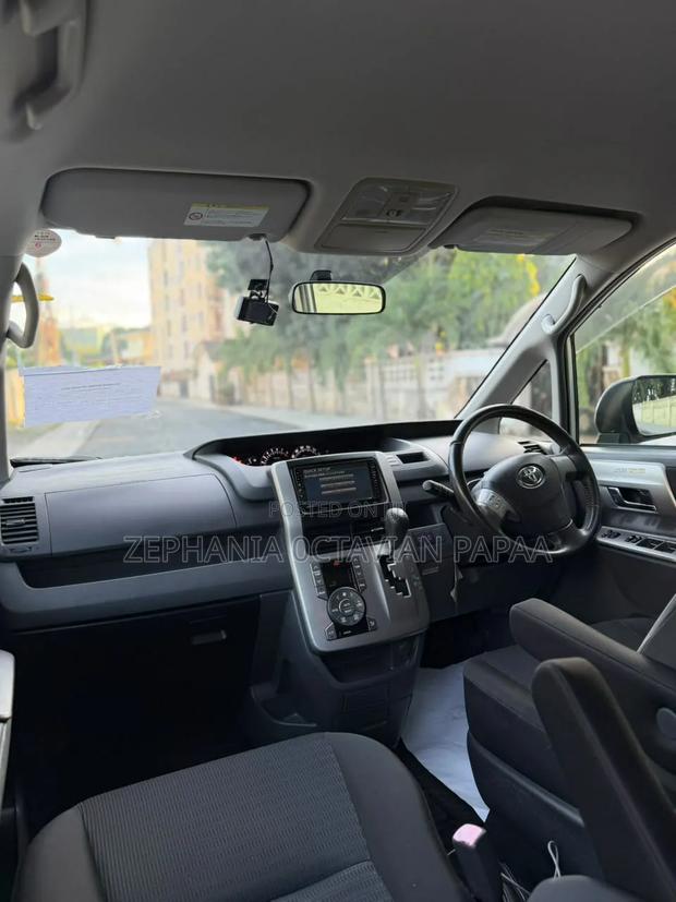 Toyota Noah 2009 White