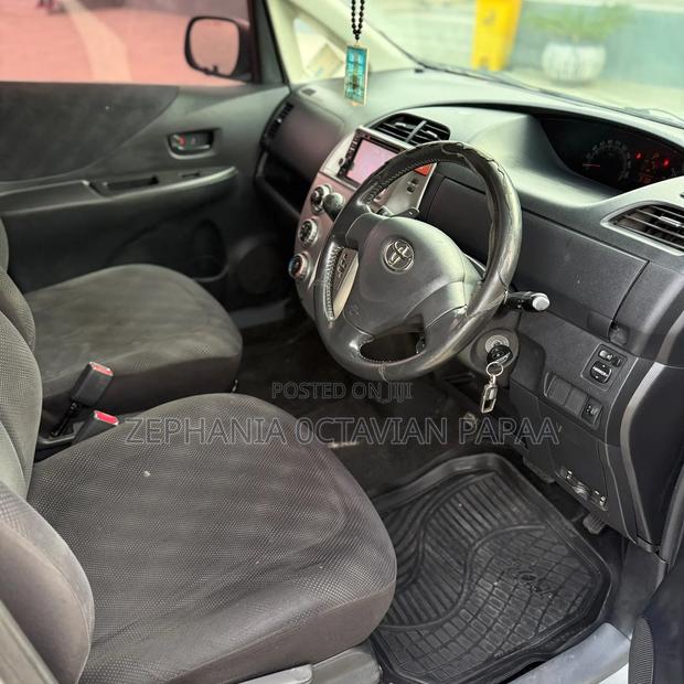 Toyota Ractis 2007 Silver