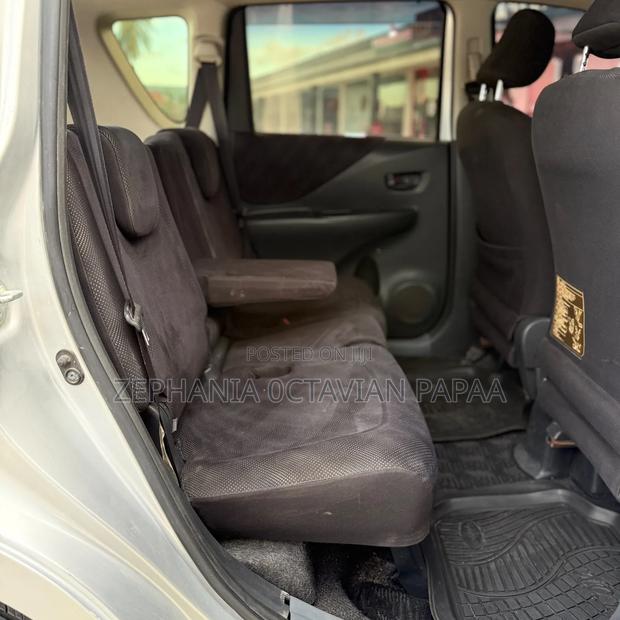 Toyota Ractis 2007 Silver