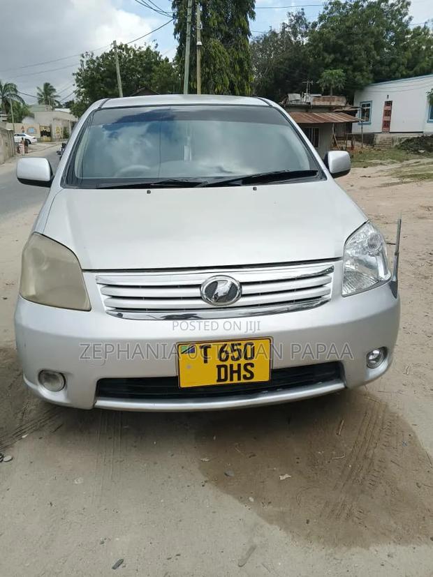 Toyota Raum 2004 Silver