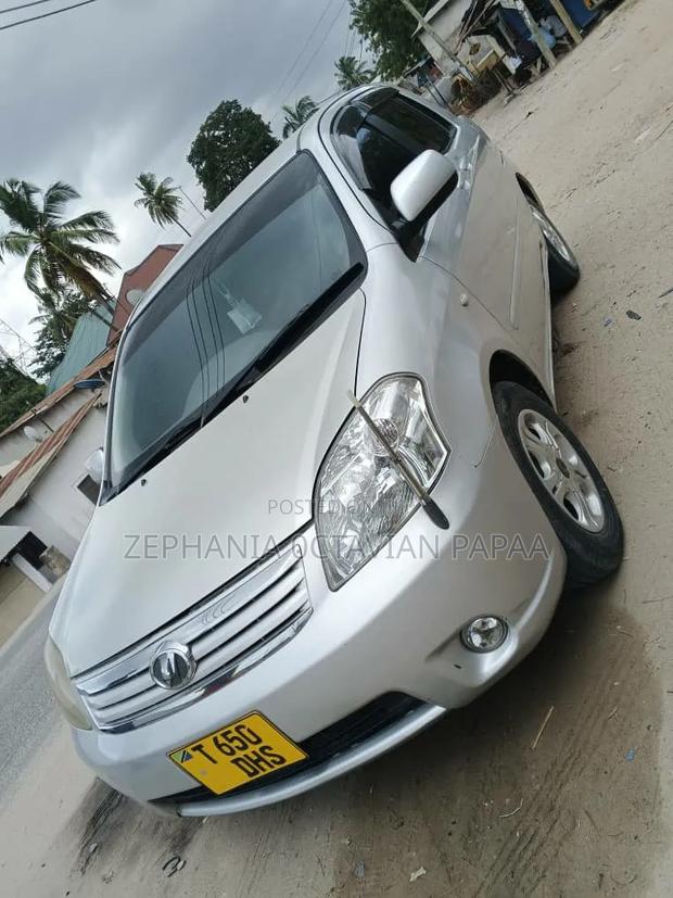 Toyota Raum 2004 Silver