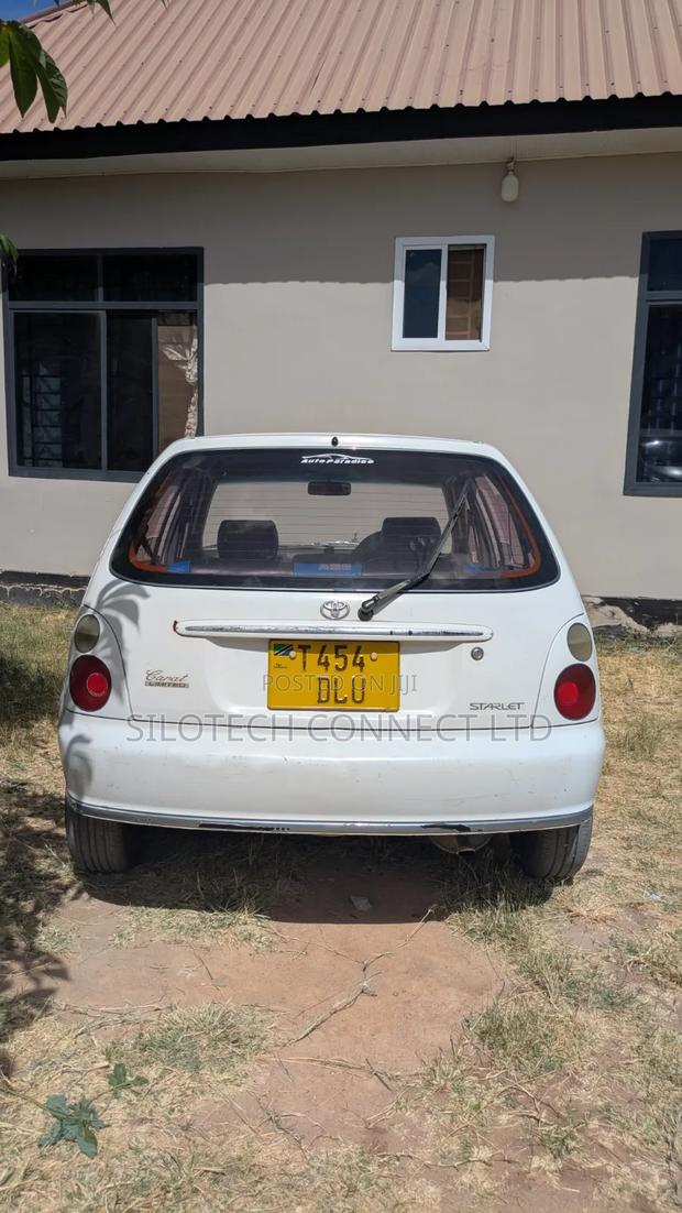Toyota Starlet 1999 White