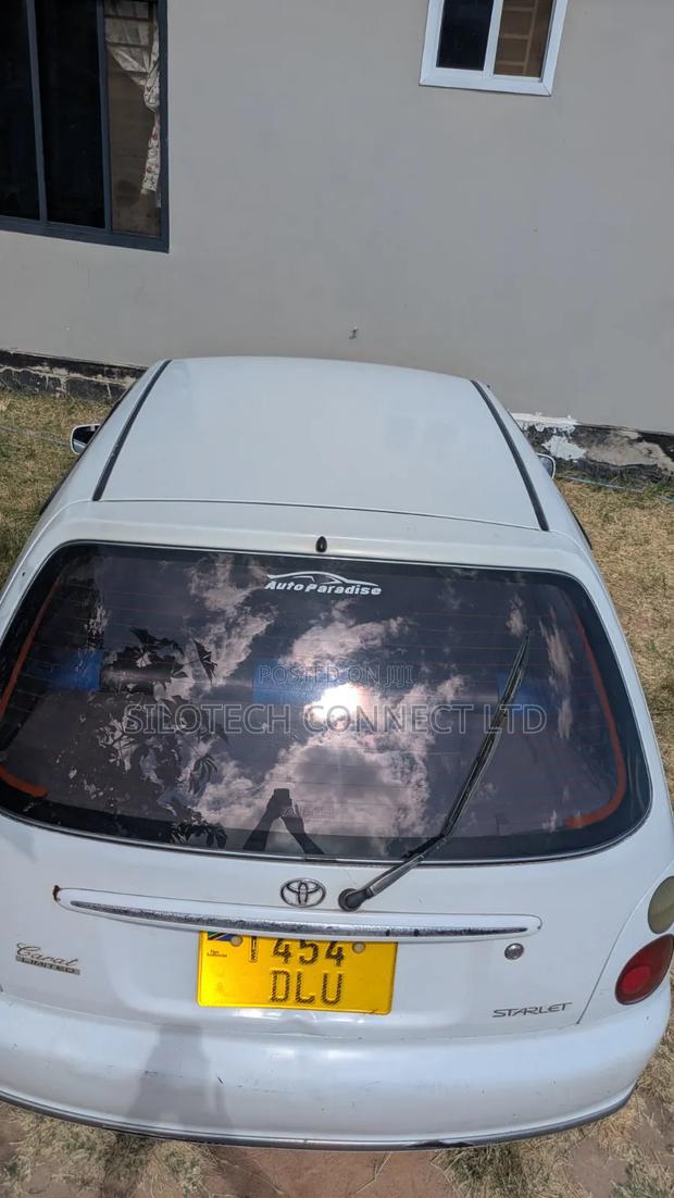Toyota Starlet 1999 White