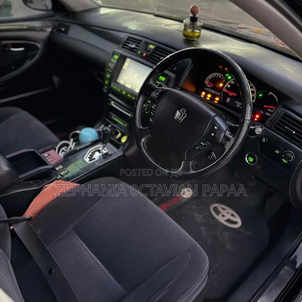 Toyota Crown 2006 Black