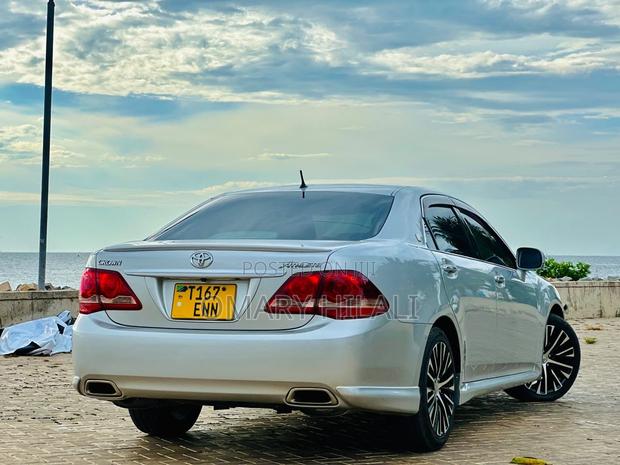 Toyota Crown 2009 Silver