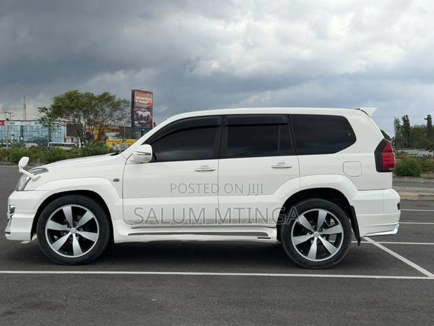 Toyota Land Cruiser Prado 2006 White