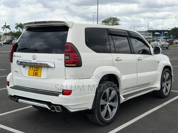 Toyota Land Cruiser Prado 2006 White