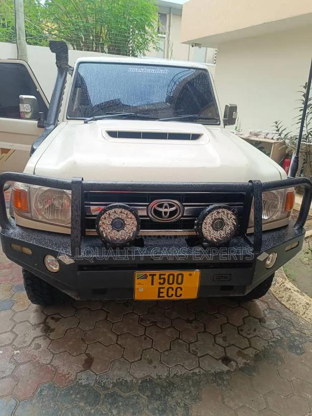 Toyota Land Cruiser 2010 Beige
