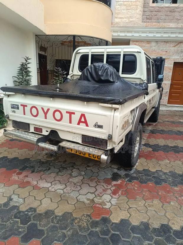 Toyota Land Cruiser 2010 Beige