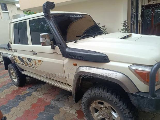 Toyota Land Cruiser 2010 Beige