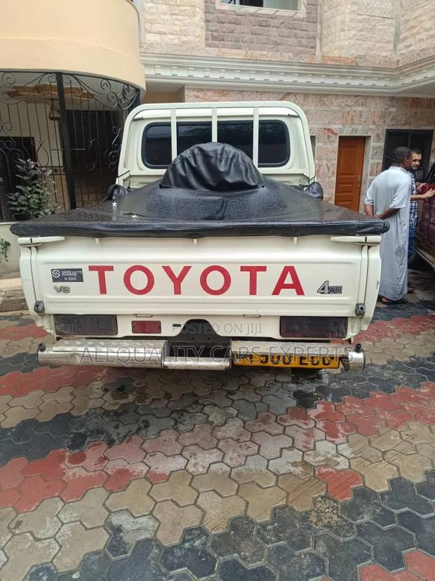 Toyota Land Cruiser 2010 Beige