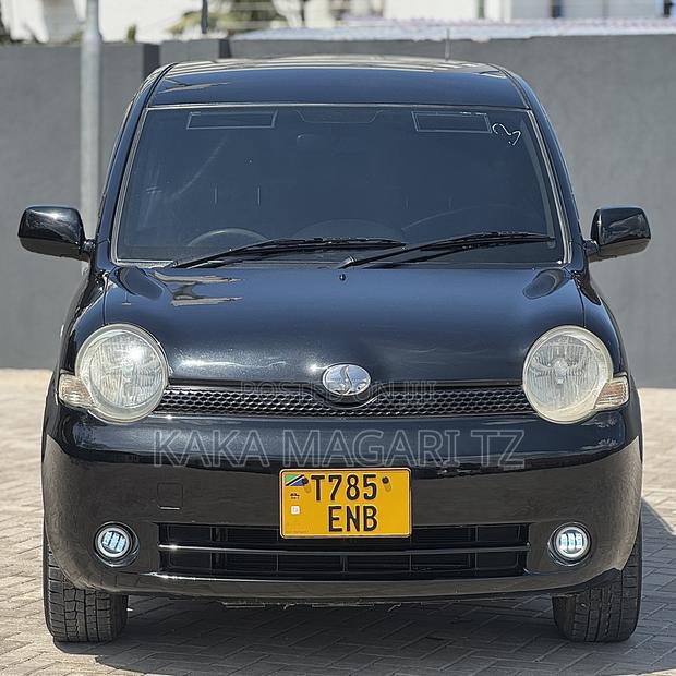 Toyota Sienta 2006 Black