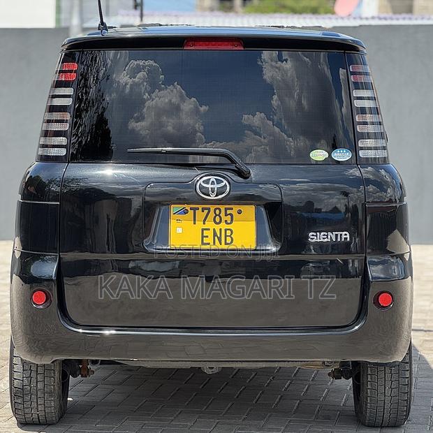 Toyota Sienta 2006 Black