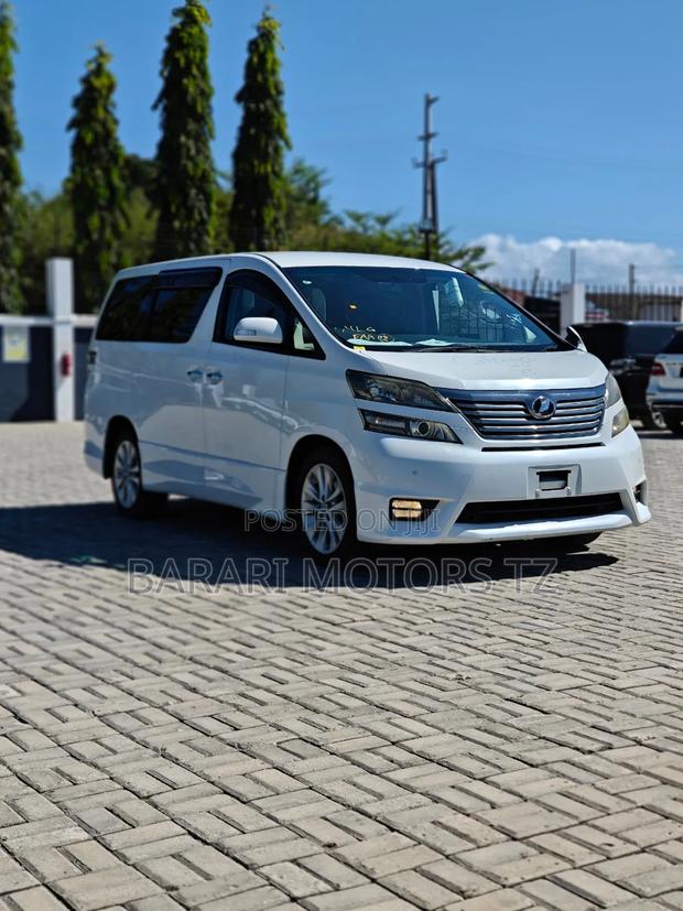 Toyota Vellfire 2010 White