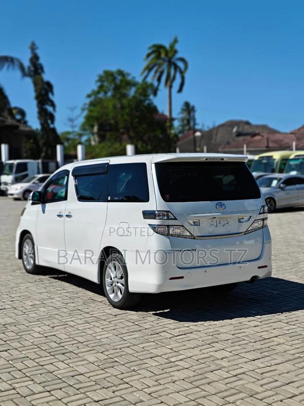 Toyota Vellfire 2010 White