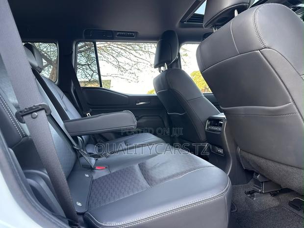 Toyota Land Cruiser Prado 2025 White