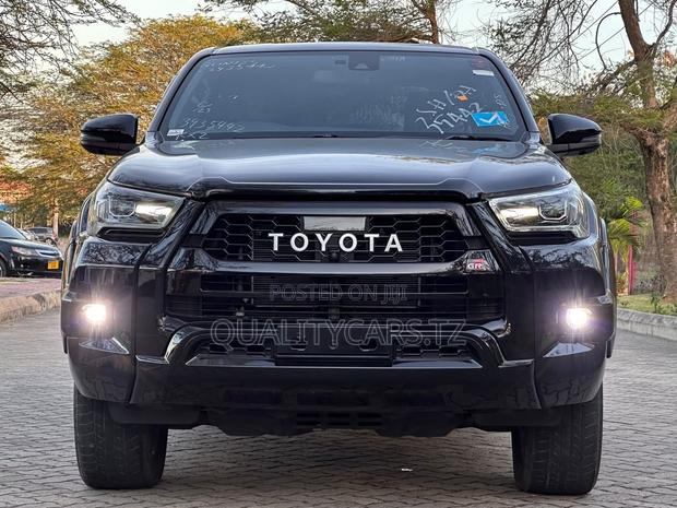 Toyota Hilux 2022 Black