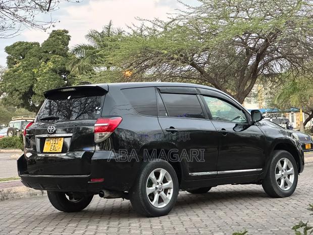 Toyota Vanguard 2012 Black
