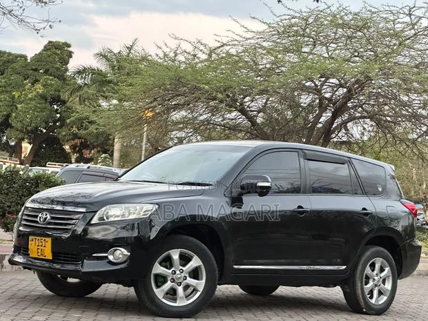 Toyota Vanguard 2012 Black