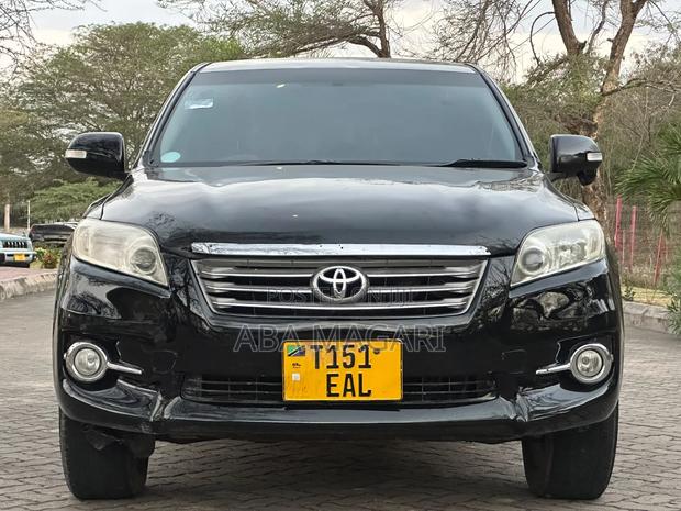 Toyota Vanguard 2012 Black