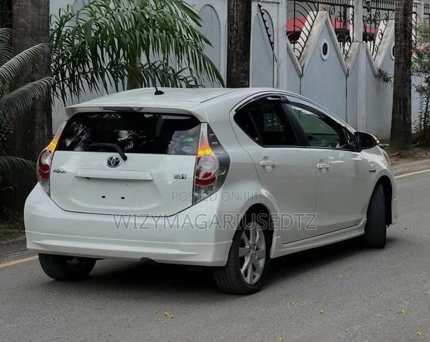 Toyota Aqua 2012 Off white