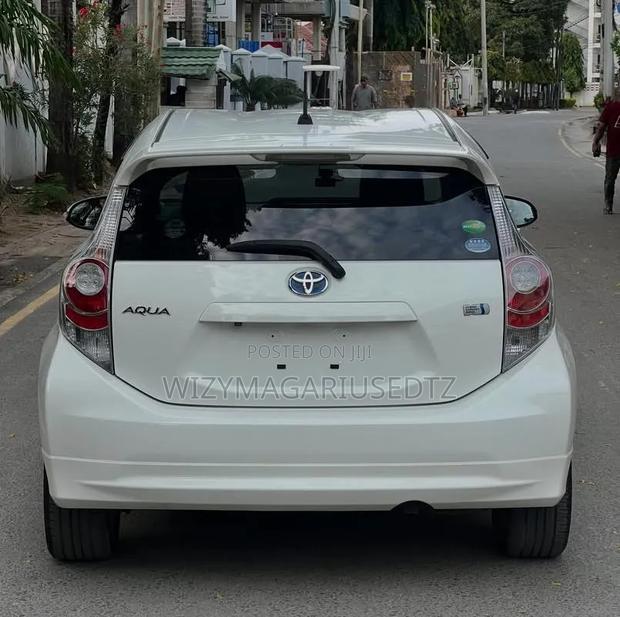 Toyota Aqua 2012 Off white