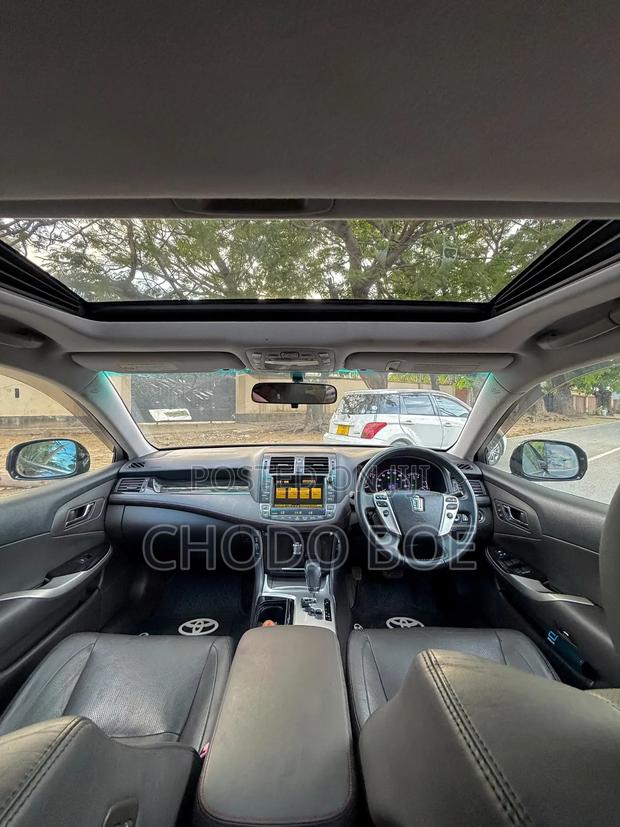 Toyota Crown 2011 Black