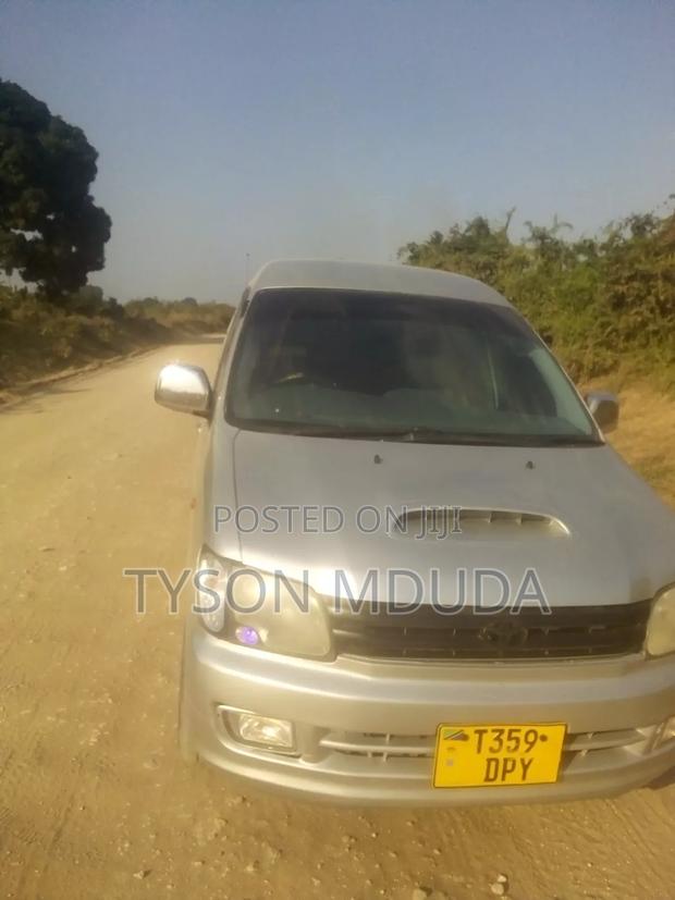 Toyota Noah 2.0 FWD (8 Seater) 2001 Silver