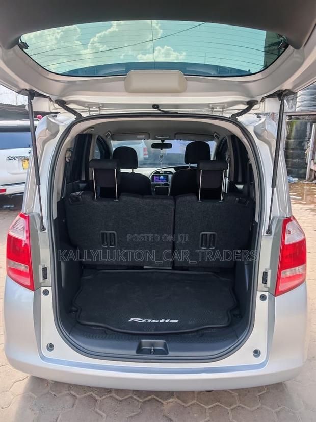 Toyota Ractis 2008 Silver