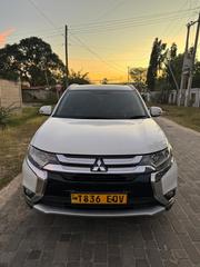 Mitsubishi Outlander 2016 White for sale