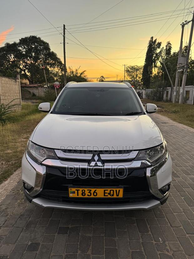 Mitsubishi Outlander 2016 White