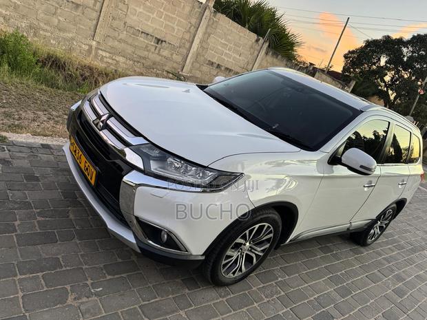 Mitsubishi Outlander 2016 White