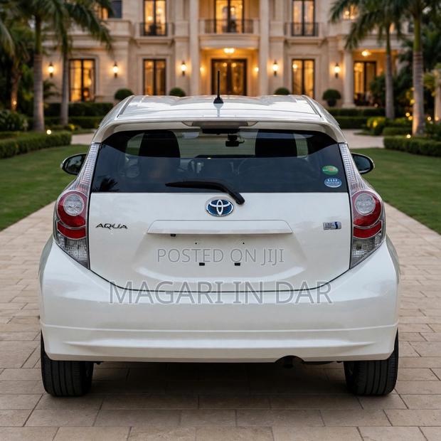 Toyota Aqua 2012 White