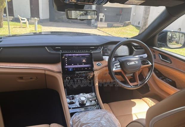 Jeep Grand Cherokee 2024 Gray