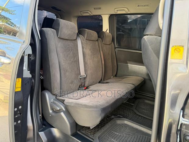 Toyota Noah 2010 Gray