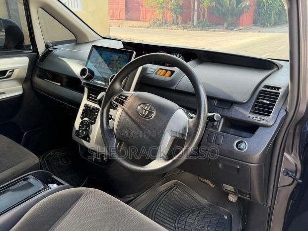 Toyota Noah 2010 Gray