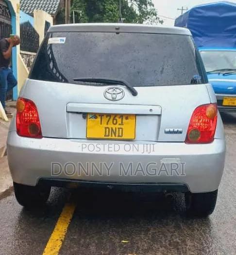 Toyota IST 2005 Silver