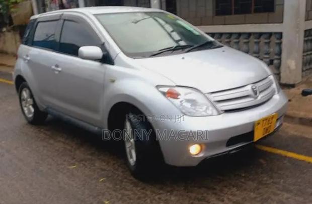 Toyota IST 2005 Silver