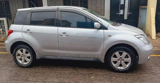 Toyota IST 2005 Silver