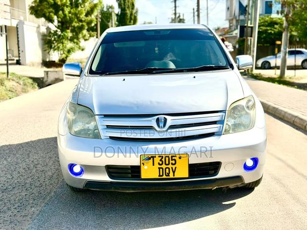Toyota IST 2004 Silver