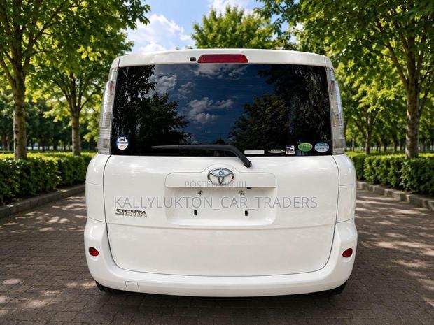 Toyota Sienta 2013 White