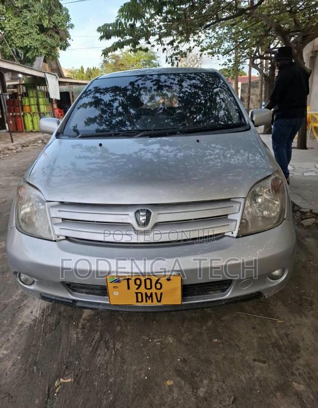 Toyota IST 2005 Silver