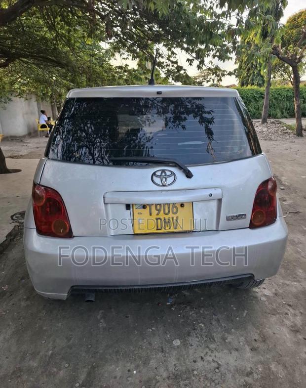 Toyota IST 2005 Silver