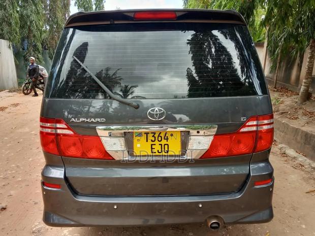 Toyota Alphard 2005 Gray