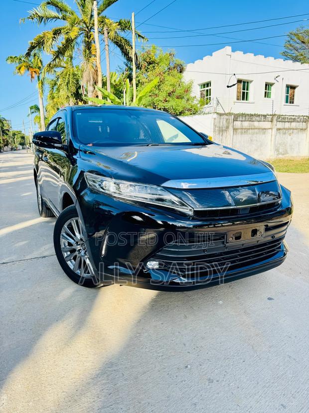 Toyota Harrier 2.0 2017 Black