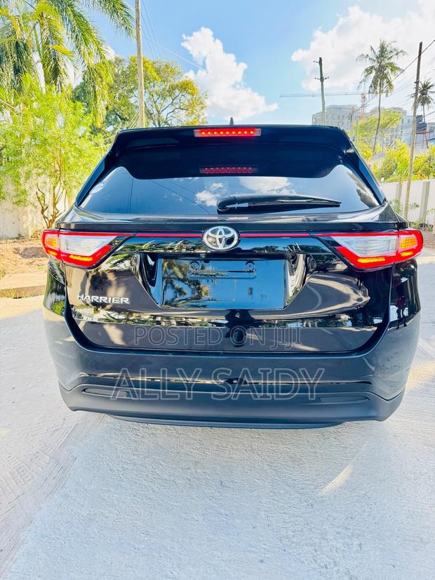 Toyota Harrier 2.0 2017 Black
