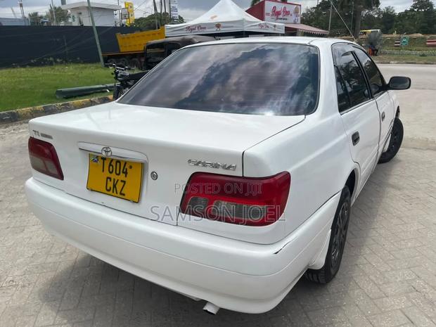 Toyota Carina 2001 White